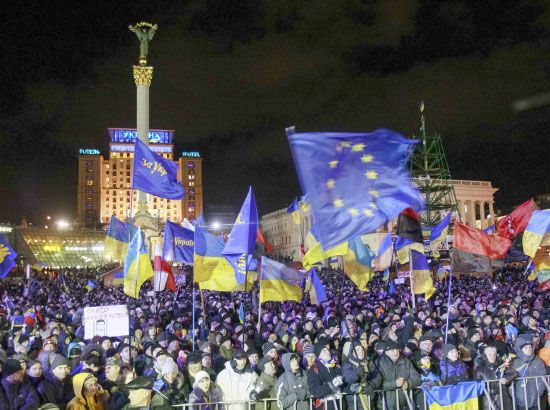 آلاف المتظاهرين الأوكرانيين في كييف - reuters
