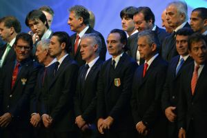 إنجلترا تتصبب عرقا بعد وقوعها في مجموعة الموت