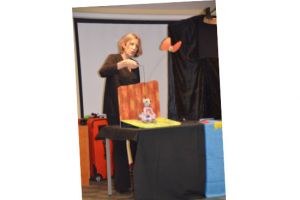 كارين كونيرث: عروضي تحترم الأطفال... ويفضلونها على برامج التلفزيون