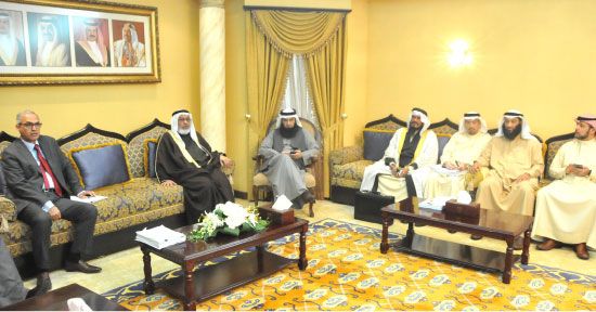 عدد من النواب جلسوا مع الظهراني ومسئولين حكوميين بعد إعلان الانسحاب من الجلسة