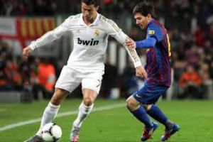 رونالدو وميسي يتبادلان الأدوار في 2013 داخل وخارج الملعب