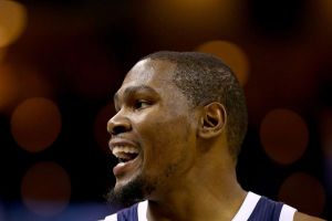 دورانت يعوض غياب ويستبروك ويقود ثاندر للفوز على بوبكاتس في دوري السلة الأمريكي