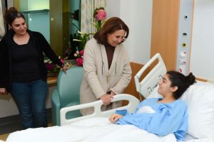 حياة بنت عبدالعزيز تطمئن على سلامة لاعب الكرة نور أنور