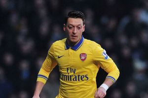 فينجر مدرب ارسنال: اصابة في الكتف تبعد اوزيل عن ثلاث مباريات