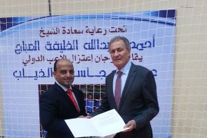 رئيس اللجنة المنظمة يوجه الدعوة لرئيس الاتحاد الدولي