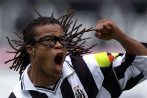 3 بطاقات حمراء تجبر الهولندي ديفيدز على الاعتزال