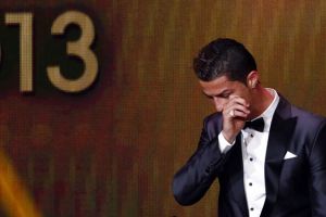 دموع رونالدو تتصدر الصحف الاسبانية