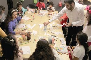 «لنوقظ الحكاية»...  ورش عمل في مسرح الطفل والتشكيل