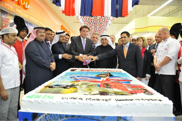 أثناء افتتاح مهرجان «Best of British» برعية السفير البريطاني وبحضور إداريي «لولو هايبرماركت» - تصوير : أحمد آل حيدر