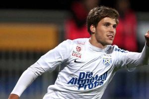 فرايبورغ يتعاقد مع النمساوي زيولتشنير