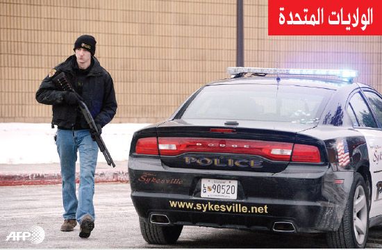 قام مسلح يحمل متفجرات يدوية الصنع بقتل شخصين ثم انتحر أمس الأول (السبت) في مركز تجاري يرتاده الكثير من الأشخاص في الضاحية الشمالية للعاصمة الأميركية واشنطن. وأعلنت الشرطة أن «هناك ثلاث وفيات مؤكدة» بعد حادث إطلاق النار الذي وقع في مركز كولومبيا التجاري 