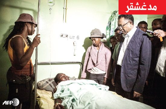 أدى انفجار قنبلة يدوية أمس الأول (السبت) بالقرب من الملعب البلدي الذي نصب فيه الرئيس الجديد لمدغشقر إلى مقتل طفل في الثانية من العمر وجرح حوالى أربعين شخصاً.