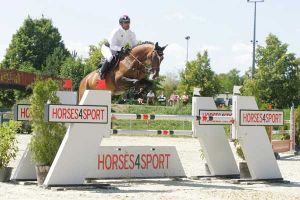 فرسان البحرين لقفز الحواجز يواصلون نتائجهم الإيجابية في بطولة الشارقة الدولية لقفز الحواجز