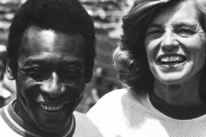 الجوهرة السوداء يشاهد مباراة لمنتخب مصر ويحضر حفل غذاء مع اللاعبين