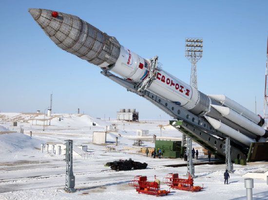 روسيا: بدأت روسيا أمس (الأربعاء) بإعداد الصاروخ الذي سيحمل قمر الاتصالات التركي (تركسات4A -11) في منصة الإطلاق الروسية المؤجرة في كازاخستان بقاعدة بايكونور، ومن المقرر إطلاق الصاروخ في 15 فبراير الجاري - afp