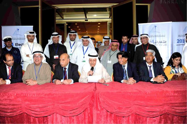 عادل المسقطي يعلن النتائج النهائية في الساعة الخامسة والنصف من صباح يوم أمس