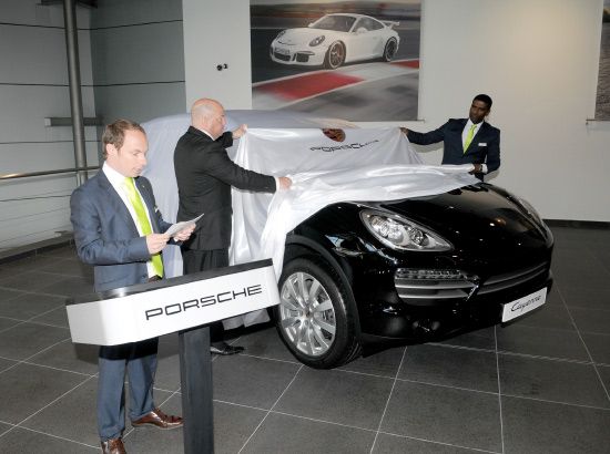 أثناء تدشين سيارة بورشه كاين الجديدة-تصوير عيسى ابراهيم