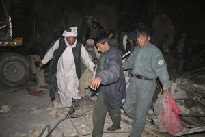 مقتل 10 أفغان في هجوم انتحاري و3 في تفجير أمام مدرسة