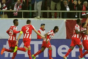 أولمبياكوس يكسر قاعدة الأرض ويذبح مانشستر يونايتد بثنائية