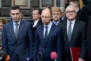 رئيس الوزراء: مليارات الدولارات التي تلقتها حكومة يانوكوفيتش اختفت