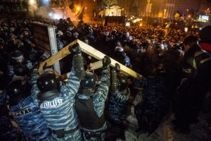 النيابة العامة الأوكرانية تطالب وزارة الداخلية بتوقيف 24 مسؤولاً سابقاً خلال التحقيق بمقتل متظاهرين