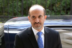 رئيس الائتلاف السوري يجتمع بقيادات عسكرية من الجيش الحر لبحث تعيين وزير دفاع