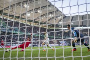 بايرن يحقق فوزه الـ16 على التوالي ويواصل الزحف نحو لقب البوندسليجا