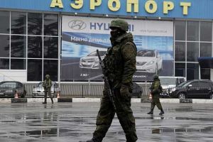 مسلحون يسيطرون على مطار عسكري آخر في القرم