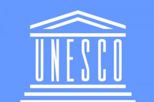 تقرير لليونسكو: 100 مليون شابة يعجزن عن قراءة جملة بسيطة