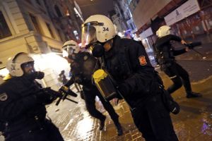 الاف يشاركون في جنازة فتى تركي مات بعد اصابته خلال احتجاجات