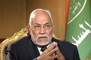 استئناف محاكمة المرشد الأسبق لتنظيم الإخوان المسلمين بتهمة إهانة القضاء المصري