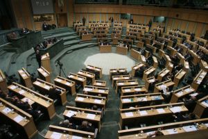 نواب الاردن يمهلون الحكومة الى الثلثاء للرد على مطالبهم بشأن مقتل قاض بنيران اسرائيلية