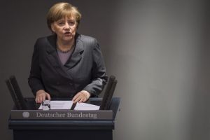 ميركل تحذر موسكو من عواقب خطيرة على الامد البعيد بشان اوكرانيا