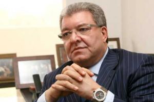 وزير الداخلية اللبناني يناشد سكان الشمال فتح الطرق أمام الفارين من القتال في بلدة الحصن السورية