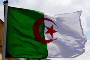 جزائريون يتظاهرون ضد النظام شرق الجزائر