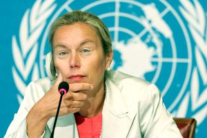 مراقبون: أكثر من نصف أسلحة سوريا الكيماوية نقل إلى الخارج أو دمر