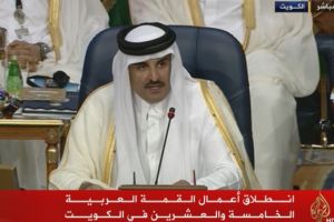 أمير قطر: القمة العربية تعقد وسط ظروف بالغة التعقيد
