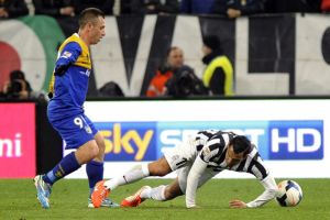 يوفنتوس يسعى لعبور عقبة نابولي للاقتراب أكثر من لقب الدوري الإيطالي