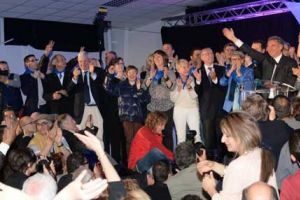 استطلاعات تشير الى خسارة اليسار الفرنسي عشرات البلدات في الانتخابات المحلية