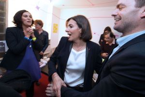 آن هيدالجو .. أول امرأة تتولى منصب عمدة باريس