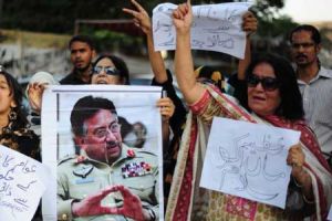 برويز مشرّف ينجو من انفجار