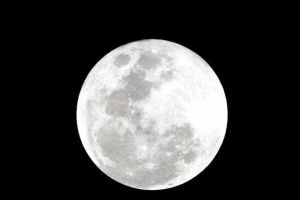 علماء بتوصلون الى طريقة جديدة لتحديد عمر القمر