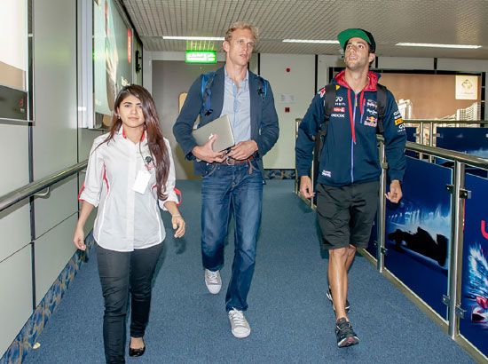 وصول سائق فريق ريد بل الأسترالي ريتشاردو