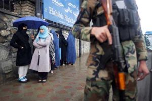 اصابة أربعة ناخبين في انفجار بمركز اقتراع في أفغانستان