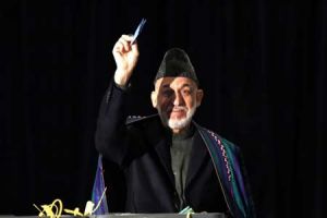 كرزاي يدعو الافغان الى التصويت و'تحدي' تهديدات طالبان