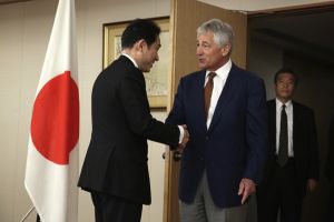 وزير الدفاع الأميركي يقول إن بلاده سترسل مدمّرتين إلى اليابان بحلول 2017