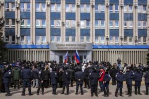 متظاهرون موالون لموسكو يقتحمون مباني حكومية في شرق اوكرانيا