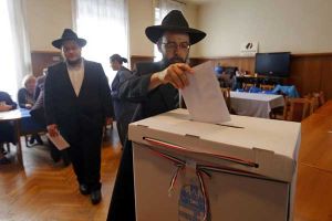 استطلاع: فوز حزب رئيس وزراء المجر بالانتخابات البرلمانية