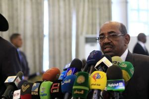 الرئيس السوداني يعلن التزام حكومته بتمكين الحركات المسلحة بالمشاركة في الحوار الجامع