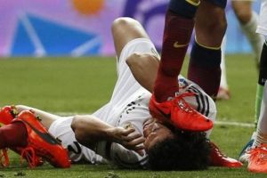 هيرنانديز يدافع عن بوسكيتيس ويتهم لاعبي ريال مدريد بمحاولة نكأ الجراح القديمة مع برشلونة